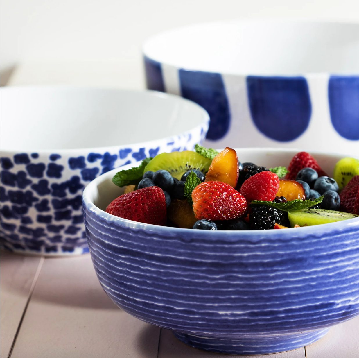 VIETRI Santorini Stripe Medium Footed Serving Bowl