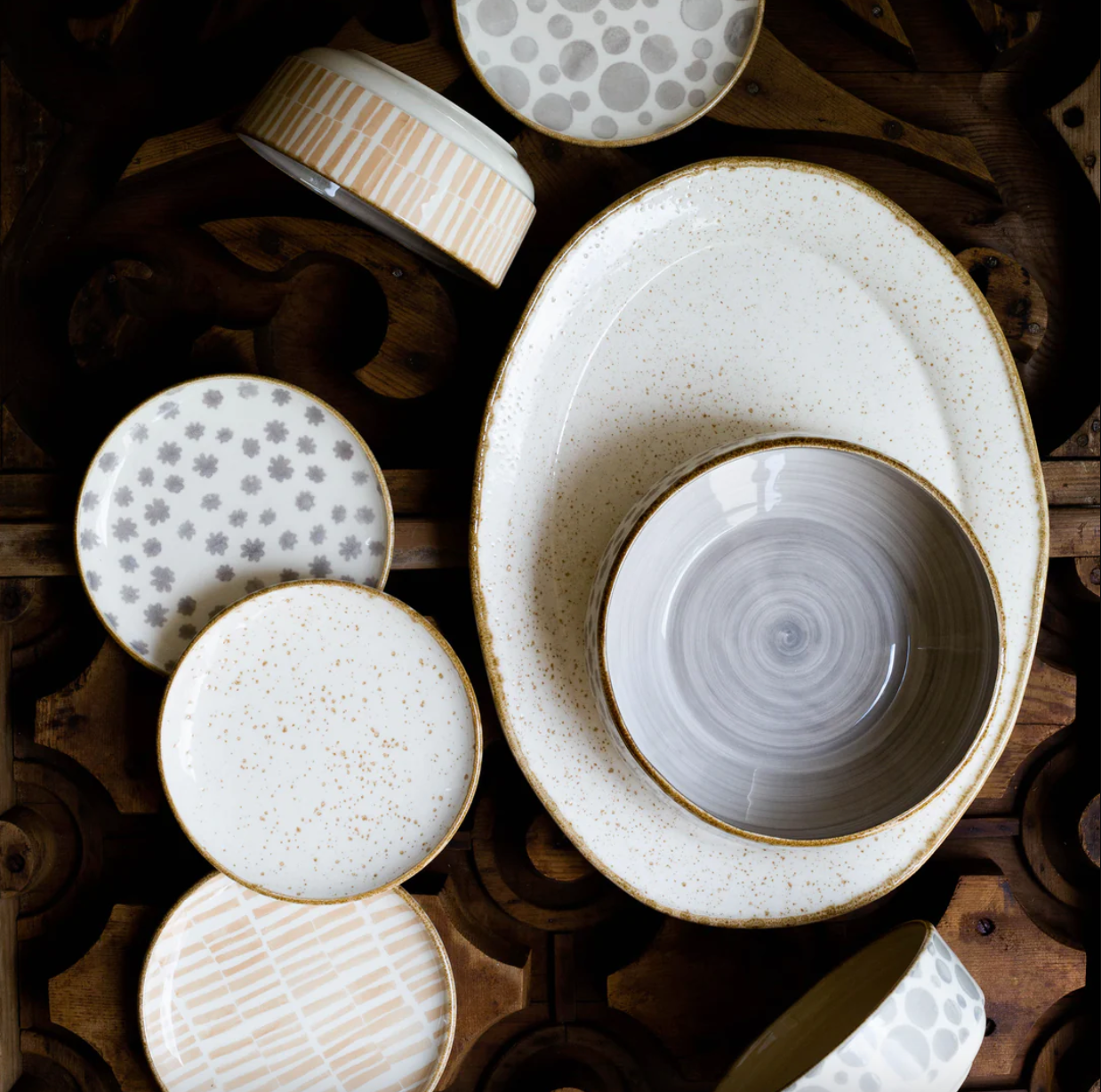 VIETRI Earth Eggshell Oval Platter